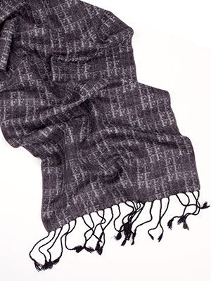  spectacular winter scarf with fringe  - 10319 - € 6.75