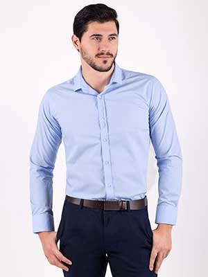 Κλασικό πουκάμισο σε γαλάζιο - 21309 - € 16.31