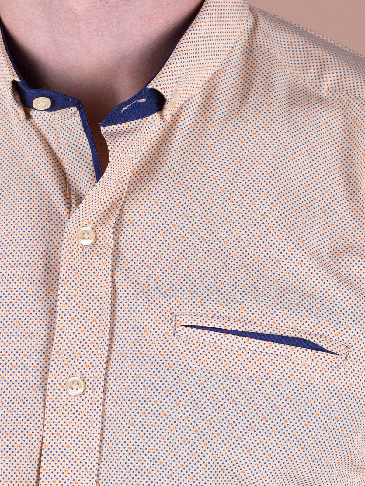 Shirt in pale orange with fine dots - 21396 € 16.31 img2