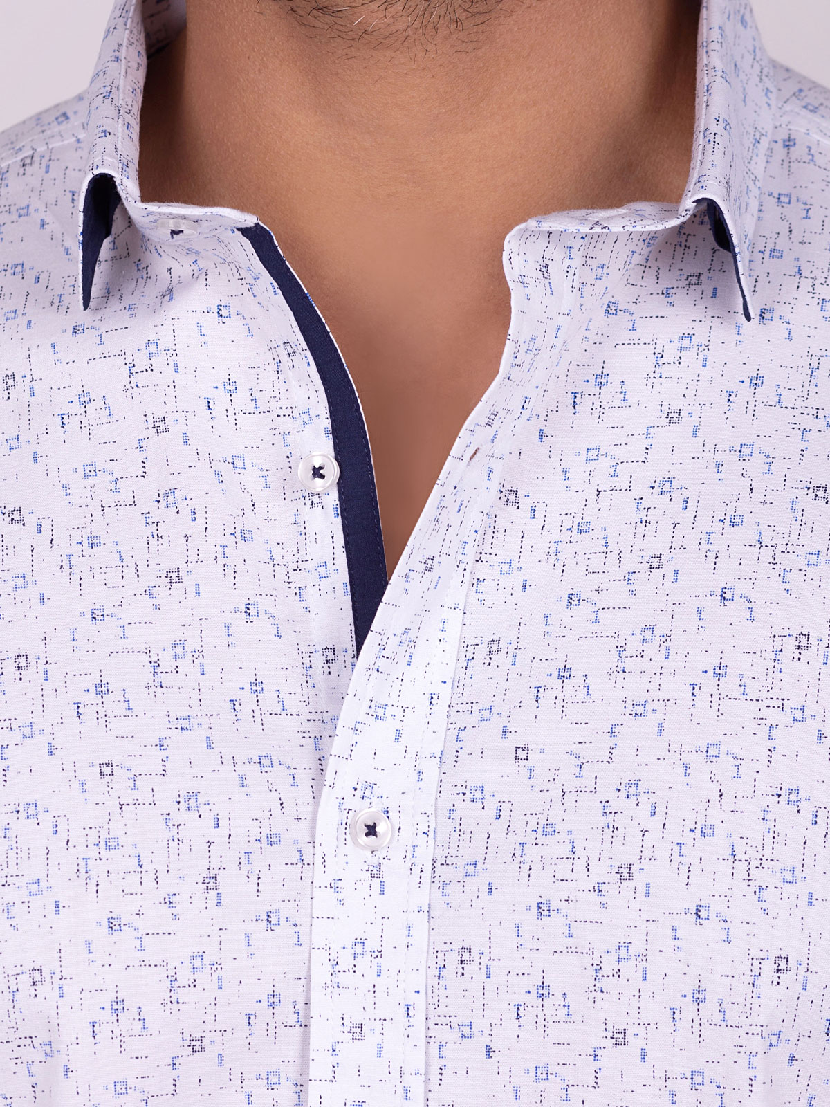 Λευκό πουκάμισο με στάμπα από μπλε φιγού - 21515 € 43.87 img3