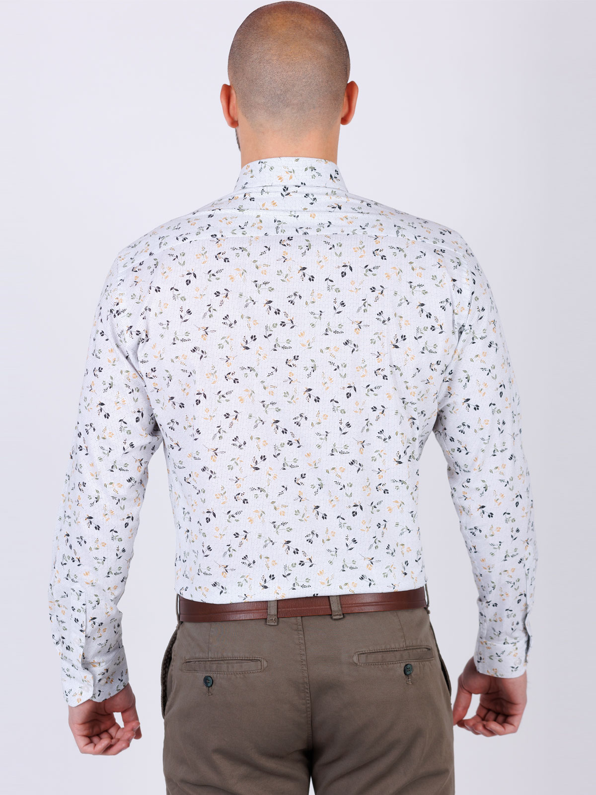 Mens shirt in white with printed leaves - 21547 € 43.87 img2
