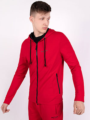 Αθλητικό φούτερ σε κόκκινο χρώμα με κου - 28090 - € 27.56