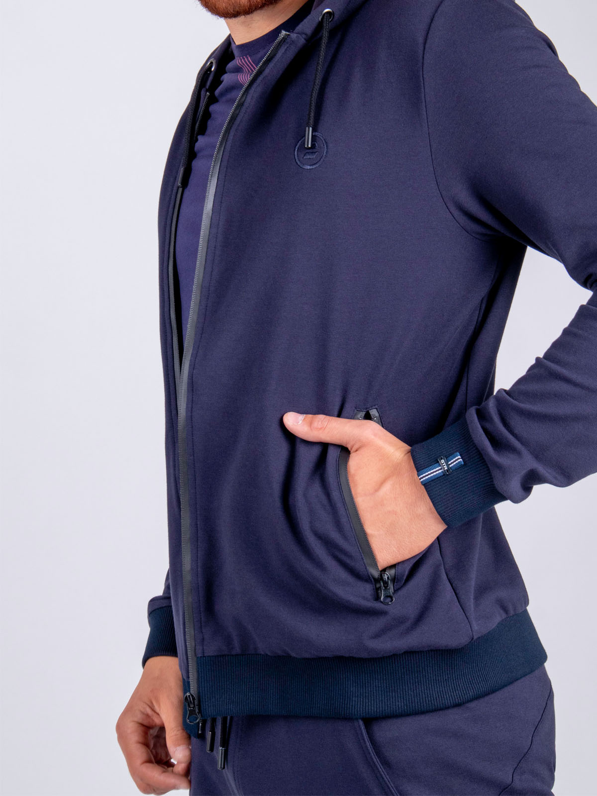 Sports sweatshirt in blue with a hood - 28094 € 27.56 img4