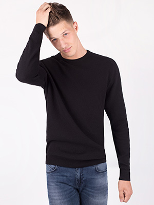 Βαμβακερό πουλόβερ σε μαύρο - 35285 - € 16.31