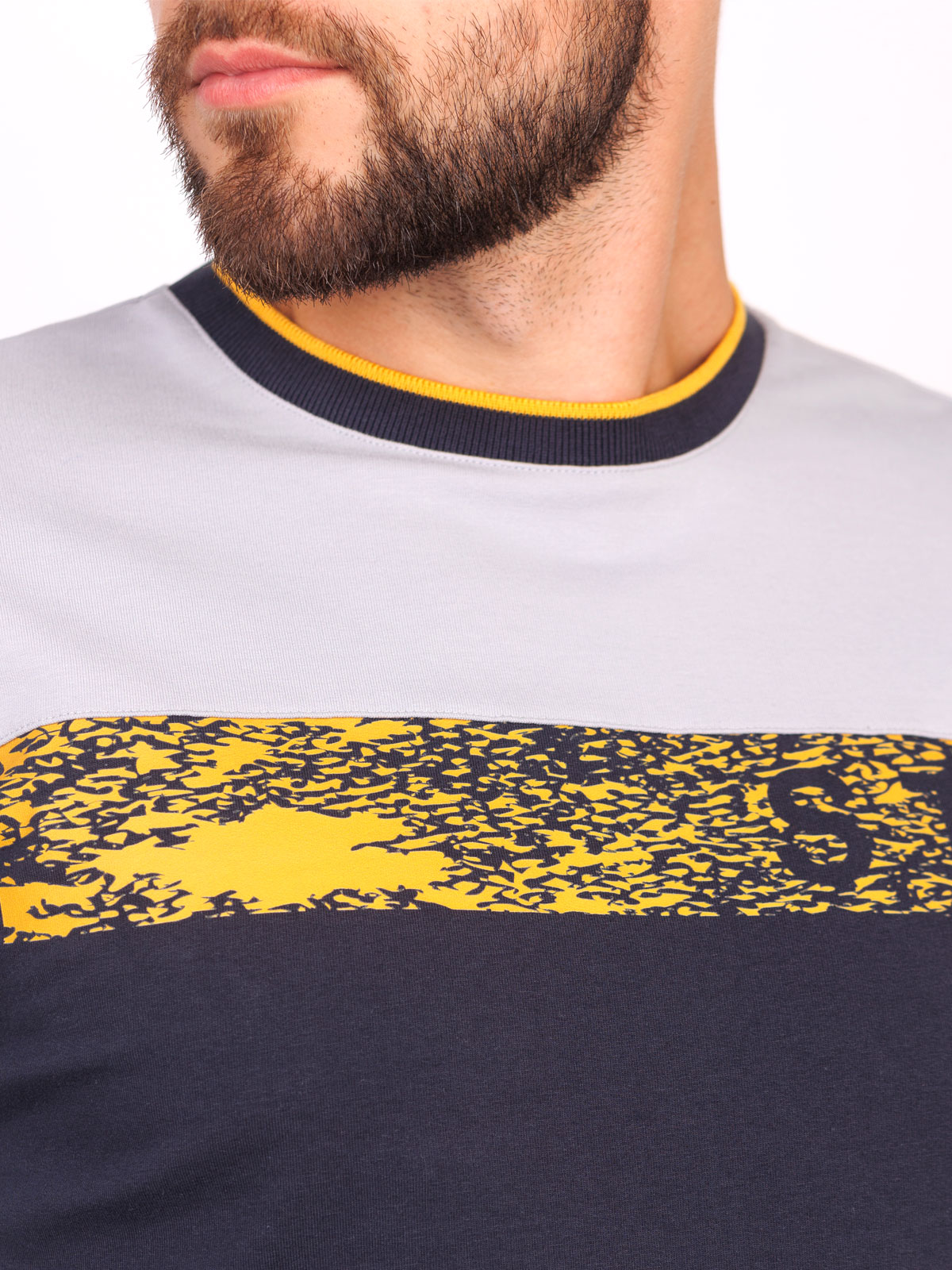 Ανδρική μπλούζα με κίτρινη ρίγα - 42350 € 27.56 img3