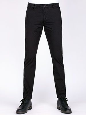 Μαύρο εφαρμοστό παντελόνι - 60276 - € 61.30