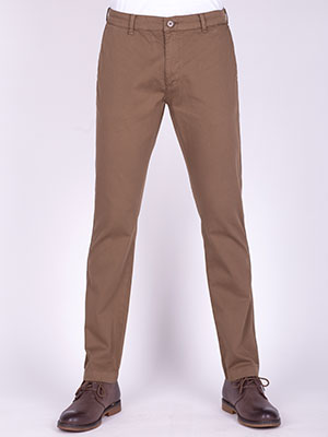 Εφαρμοσμένο παντελόνι σε καμηλό χρώμα - 60279 - € 61.30