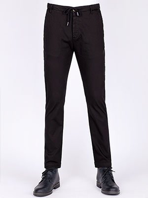 Παντελόνι σε μαύρο χρώμα με κορδόνια - 60284 - € 61.30
