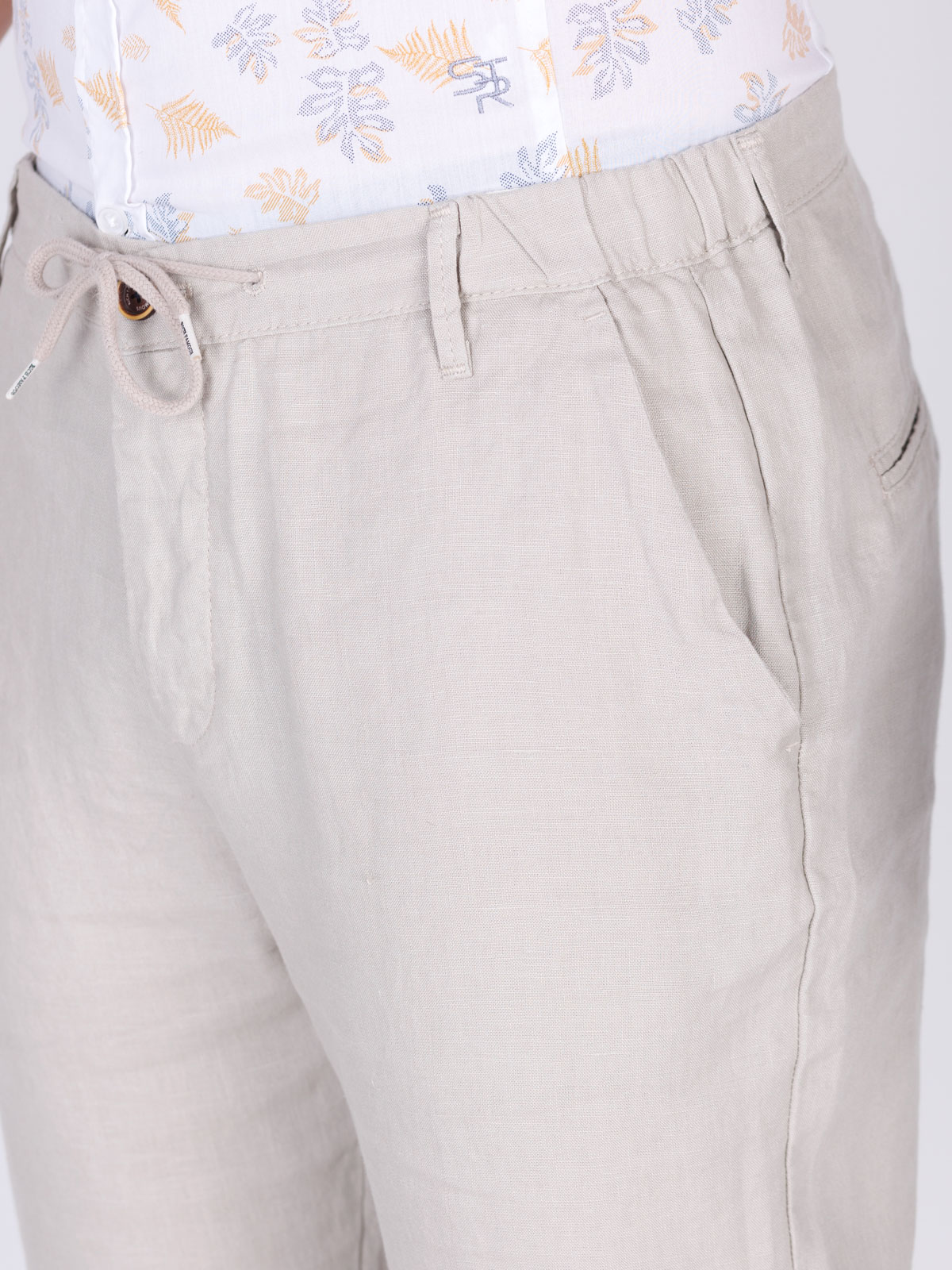 Ένα λινό παντελόνι σε μπεζ χρώμα - 60292 € 66.37 img2