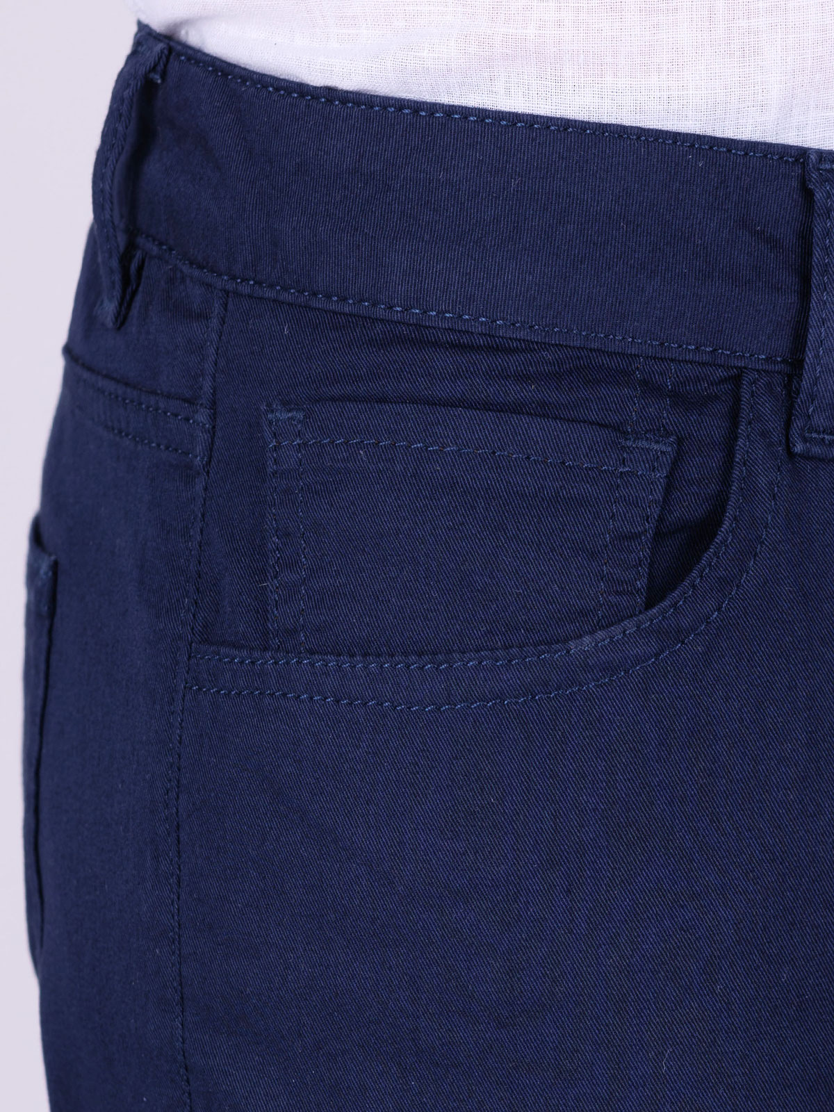 Pantaloni bleumarin cu cinci buzunare - 60301 € 66.37 img2