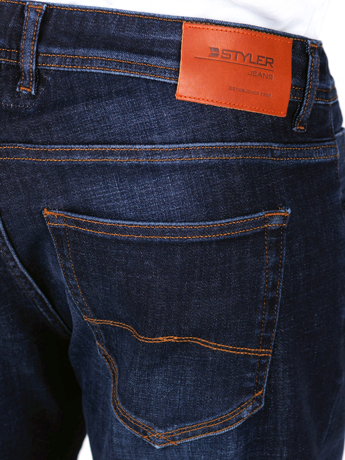 Slim fit jeans with a slight frayed effe - 62165 € 61.30 img4