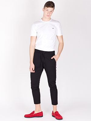  παντελόνι μαύρο με χρωματιστές μπορντού - 63243 - € 11.25