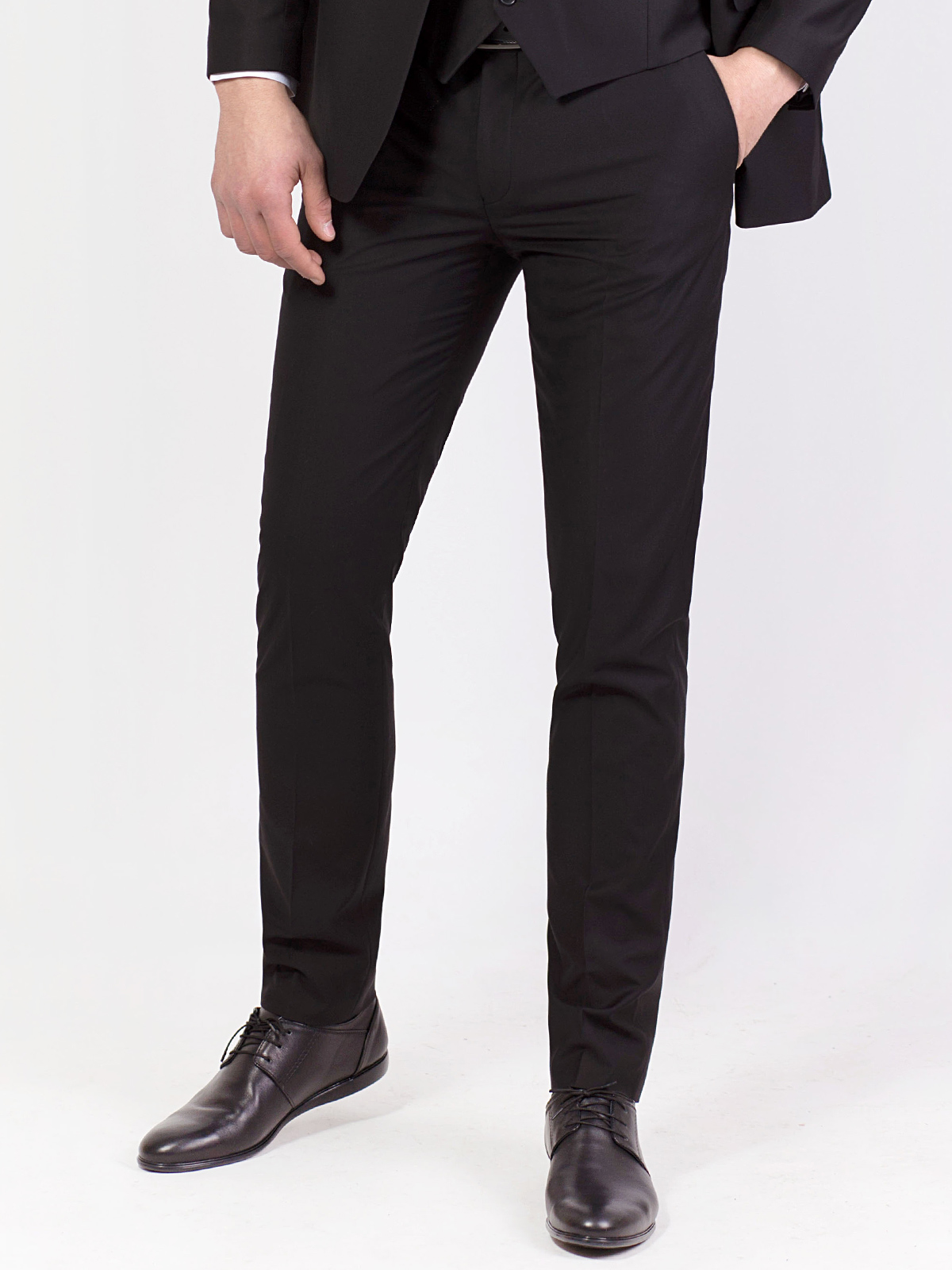 Fitted classic trousers in black - 63302 € 51.74 img2