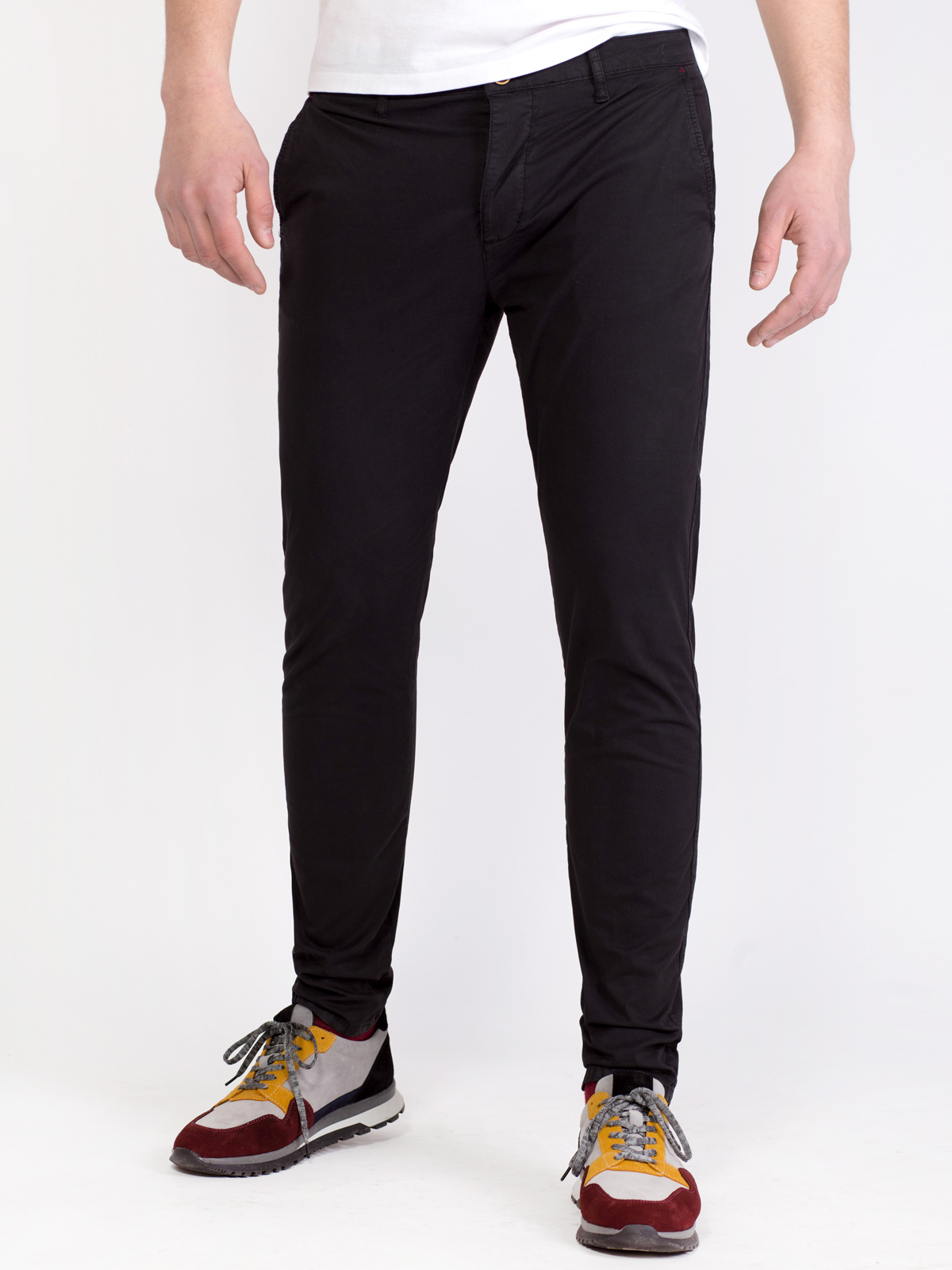 Pantaloni negri cu siluetă mulată - 63314 € 27.56 img1