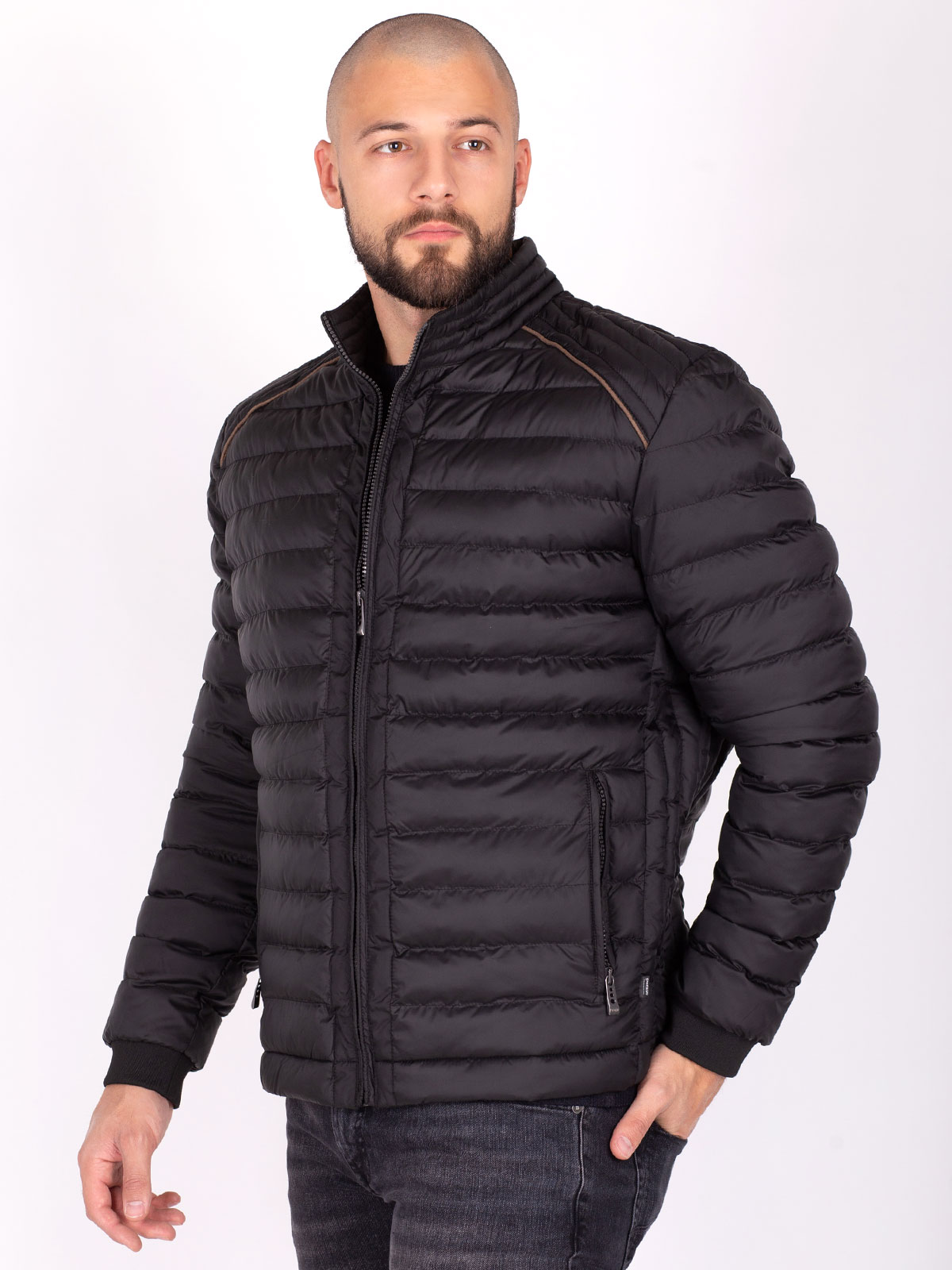 Jachetă neagră scurtă matlasată - 65112 € 72.55 img2