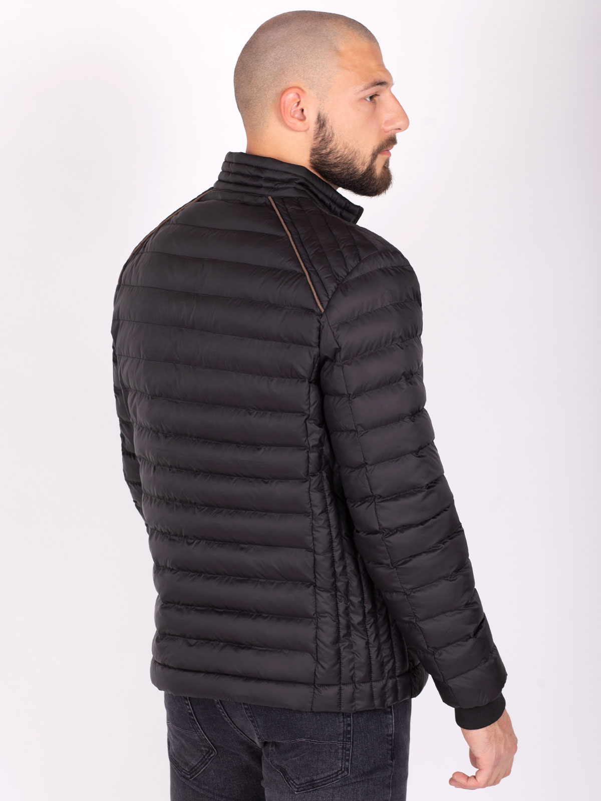 Jachetă neagră scurtă matlasată - 65112 € 72.55 img4