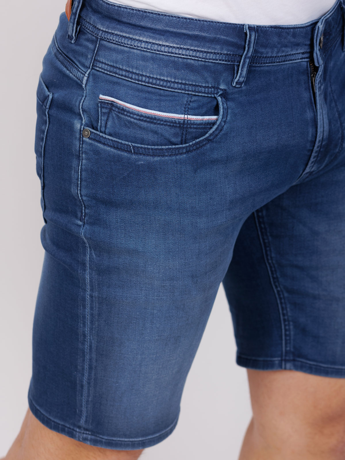 Short jeans in medium blue - 67086 € 52.87 img2