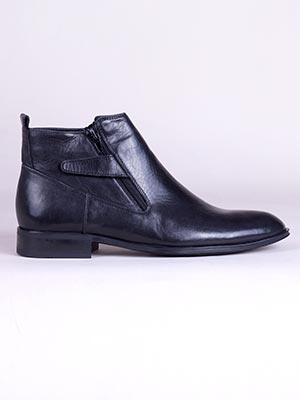  μαύρη δερμάτινη μπότα  - 81069 - € 41.62
