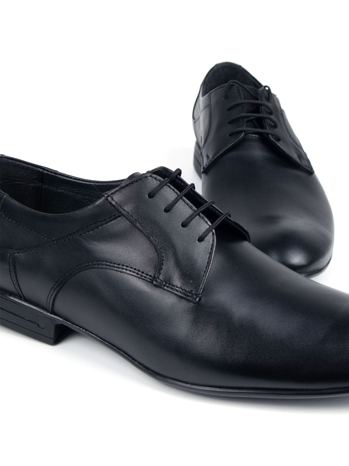  μαύρα κομψά παπούτσια από λείο δέρμα  - 81074 - € 77.61 img1