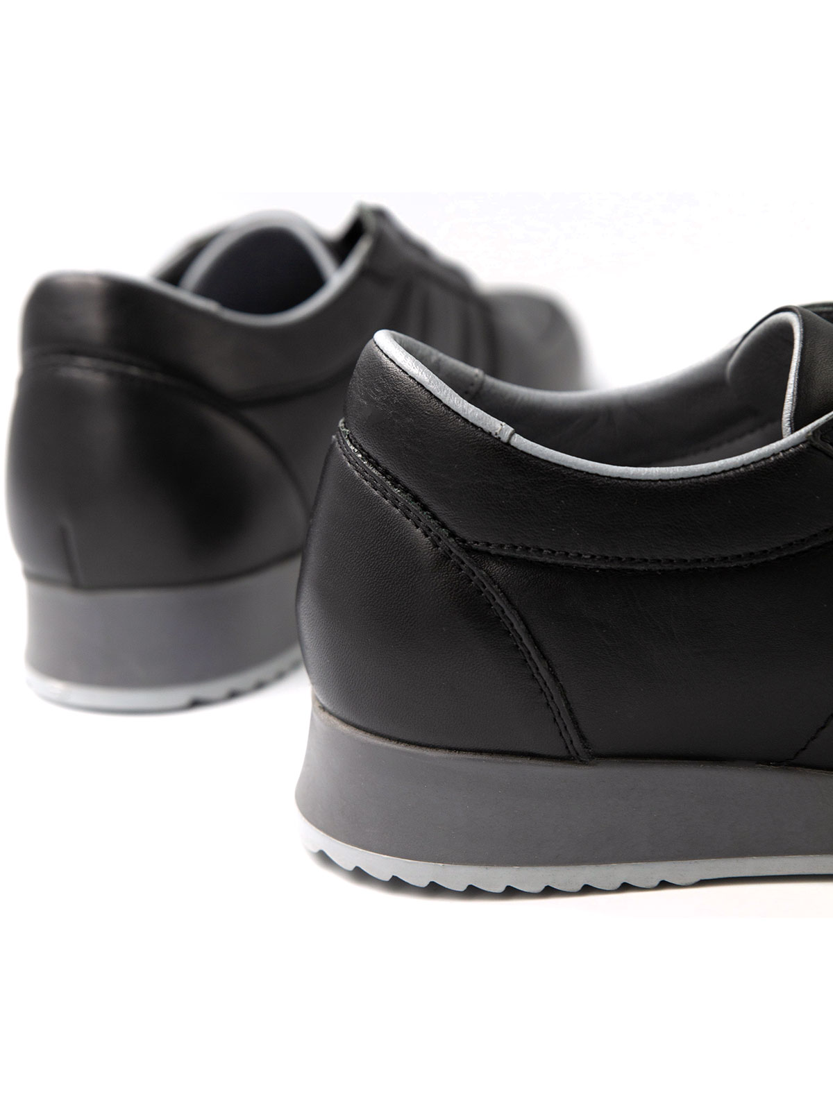 Αθλητικά μαύρα δερμάτινα παπούτσια - 81100 - € 41.62 img4