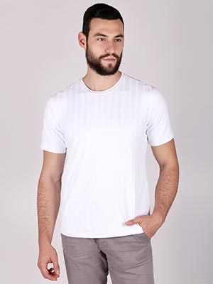  tshirt in white with embossed stripe  - 88004 - € 6.75