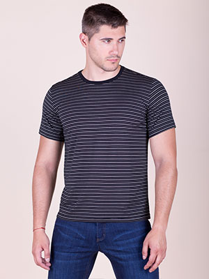  μπλουζάκι σε μαύρο χρώμα με άσπρες και  - 88012 - € 6.75