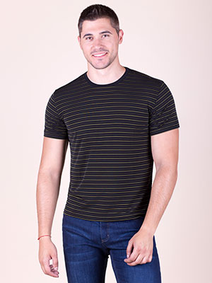 tshirt in black with green stripe  - 88023 - € 6.75