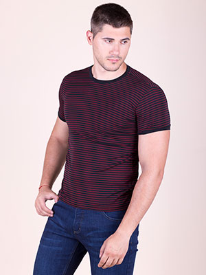 Tshirt σε μαύρο και κόκκινο χρώμα - 88032 - € 6.75
