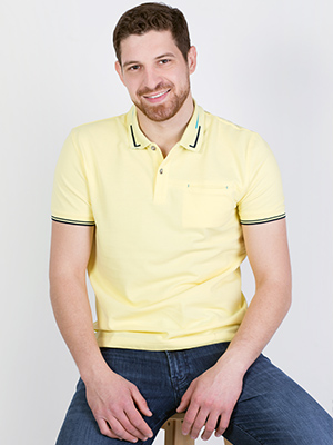 Ανοιχτό κίτρινη μπλούζα με χρωματιστά σ - 93405 - € 21.93