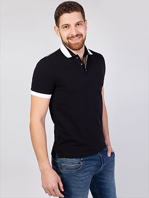 Blouse in black with white accents - 93410 - € 21.93
