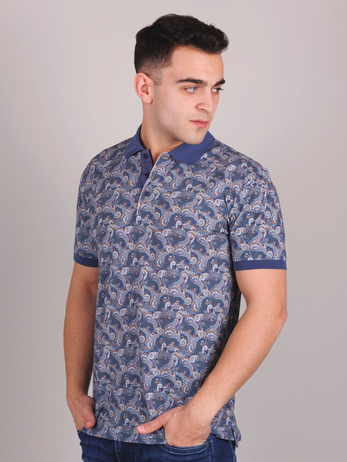 Tshirt in blue with paisley print - 93426 € 40.49 img4