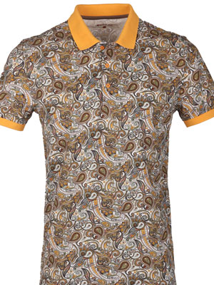 Μπλουζάκι σε καφέ χρώμα με paisley - 93446 - € 42.74