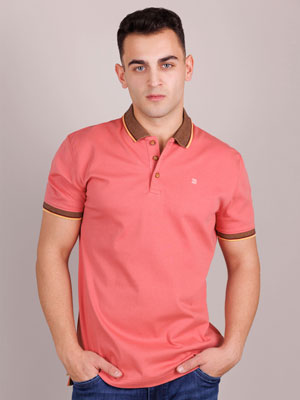 Blouse with short sleeves in coral color - 94411 - € 30.93