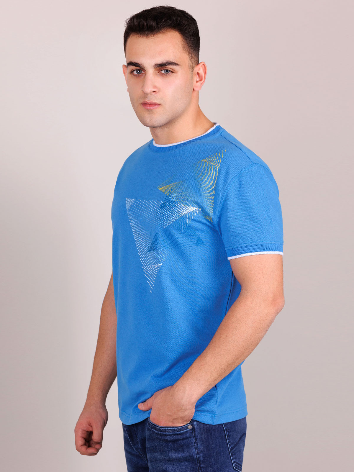 Μπλουζάκι σε μπλε χρώμα με στάμπα - 95362 € 19.12 img3