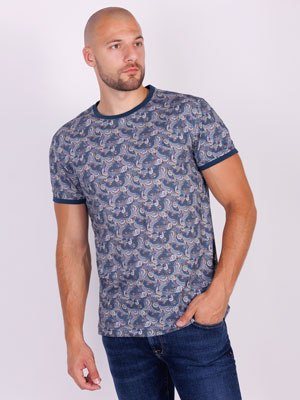 Κοντομάνικη μπλούζα με στάμπα paisley - 95368 - € 32.62