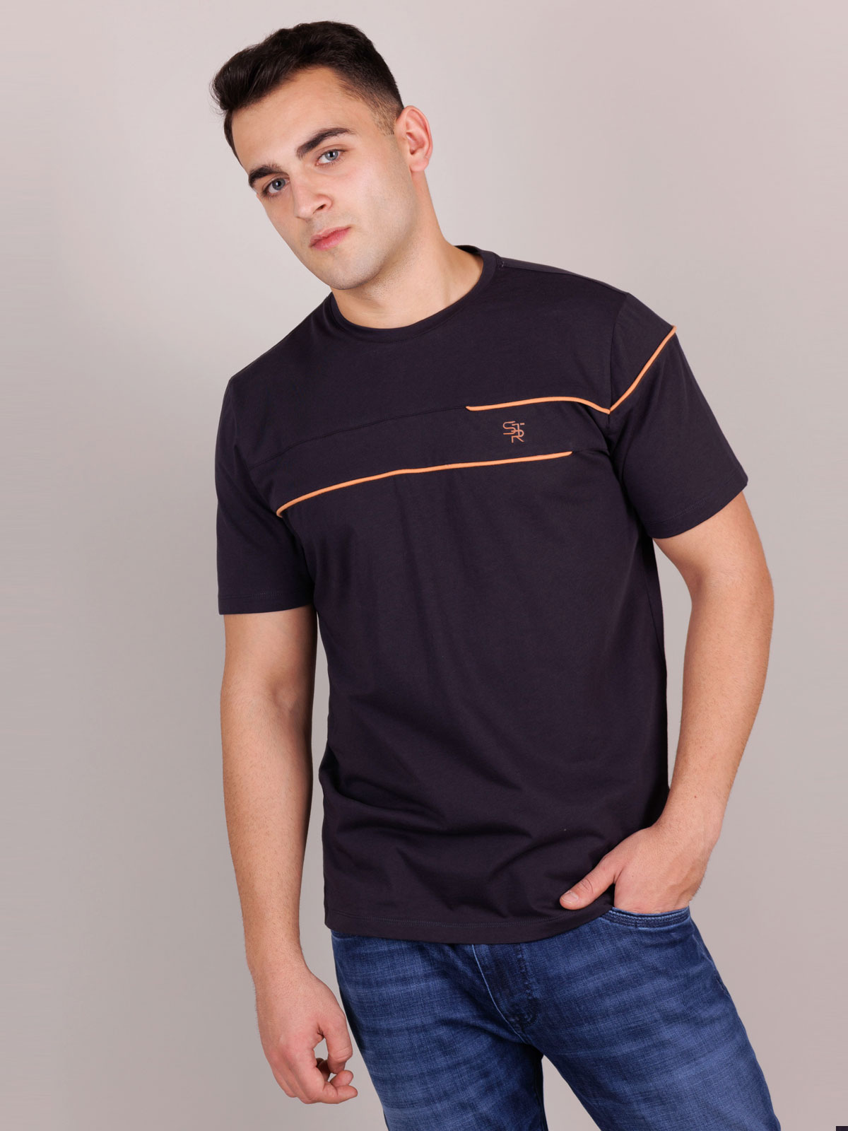 Tshirt with orange accent - 96453 € 27.00 img4