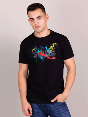 Μπλουζάκι σε μαύρο χρώμα με στάμπα - 96459 - € 23.62