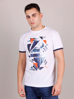 Μπλουζάκι σε λευκό χρώμα με στάμπα - 96464 - € 23.62