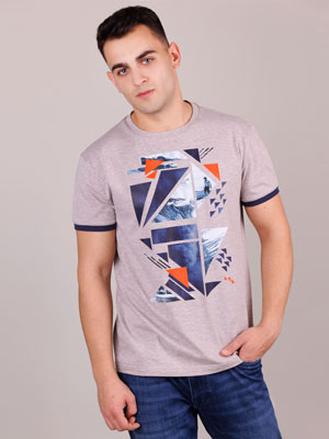 Μπλουζάκι σε μπεζ χρώμα με στάμπα - 96465 - € 23.62