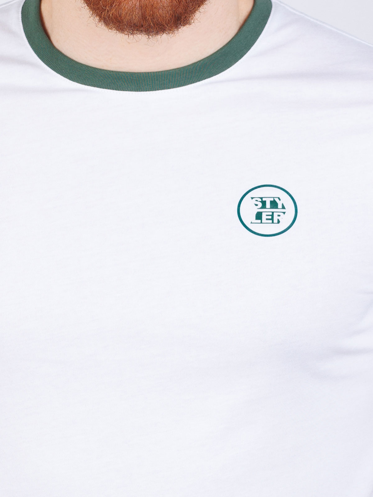 Κοντομάνικη μπλούζα με πράσινη στάμπα - 96467 € 23.62 img2