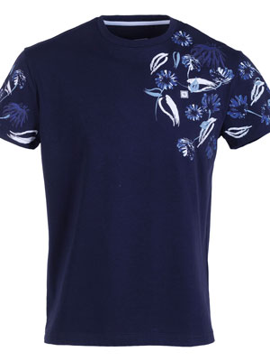 Μπλούζα σε μπλε χρώμα με στάμπα λουλουδι - 96472 - € 27.56