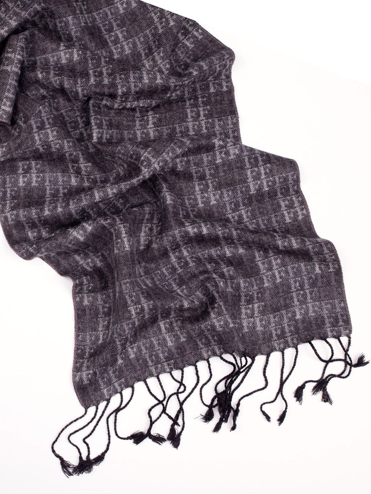 Ефектен зимен шал с ресни