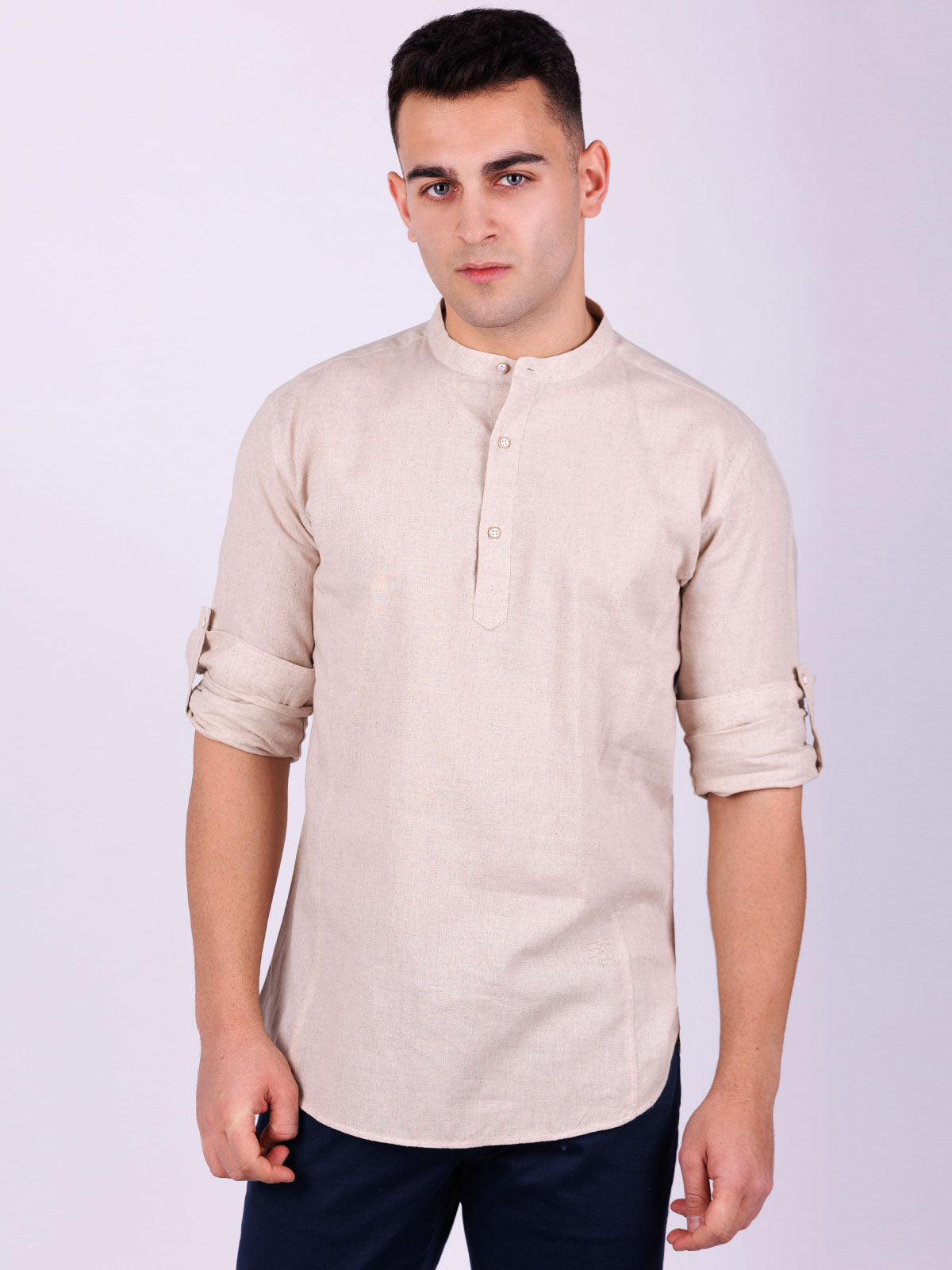 Риза от лен бежова вталена