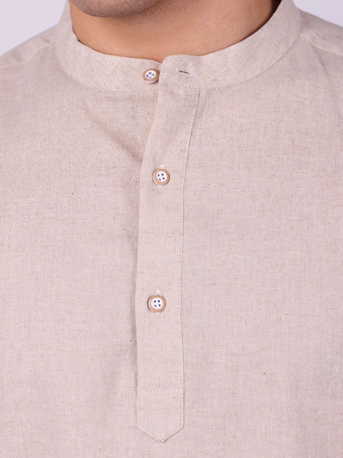 Риза от лен бежова вталена