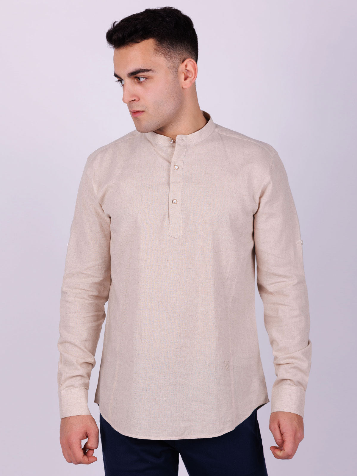 Риза от лен бежова вталена