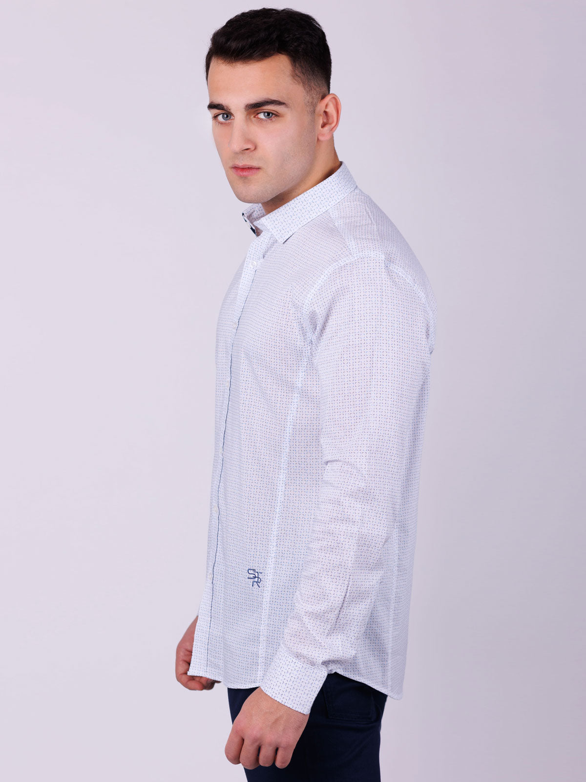 Риза от памук бяла на квадрати