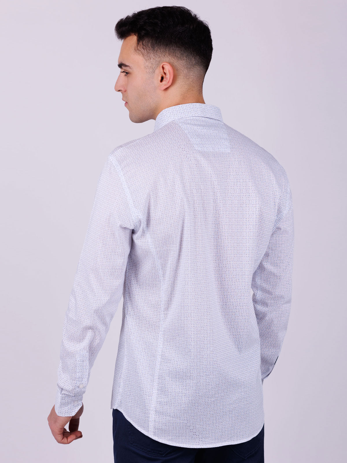 Риза от памук бяла на квадрати