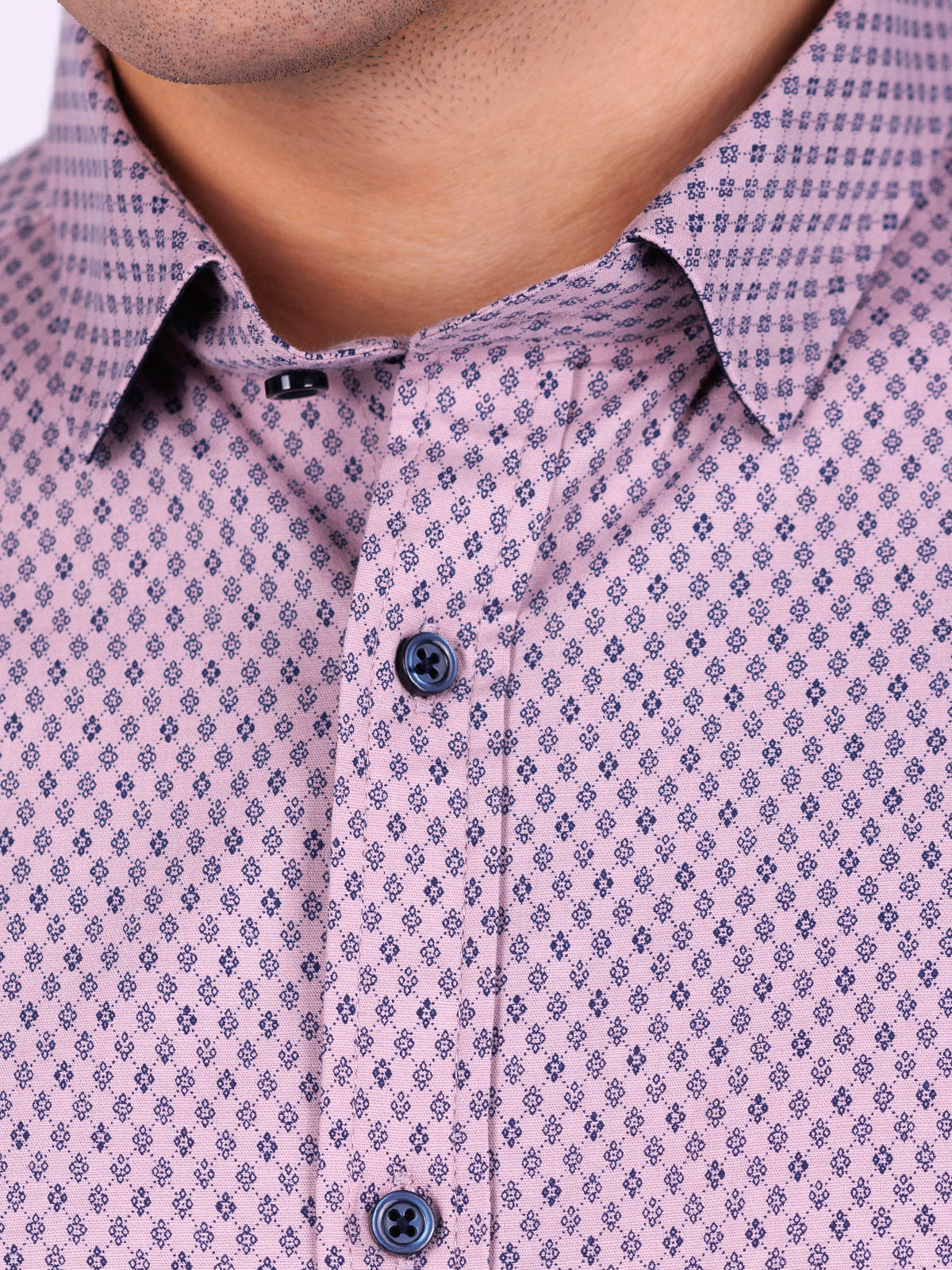 Риза в светло лилаво с фигури