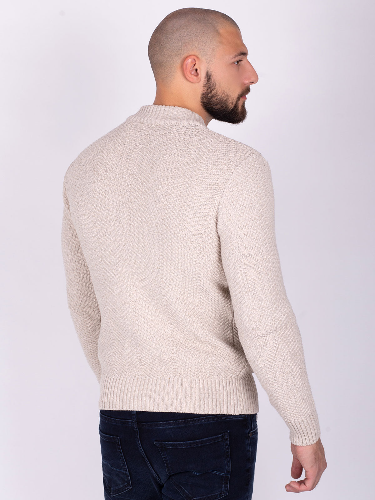 Жилетка в бежово с едра плетка