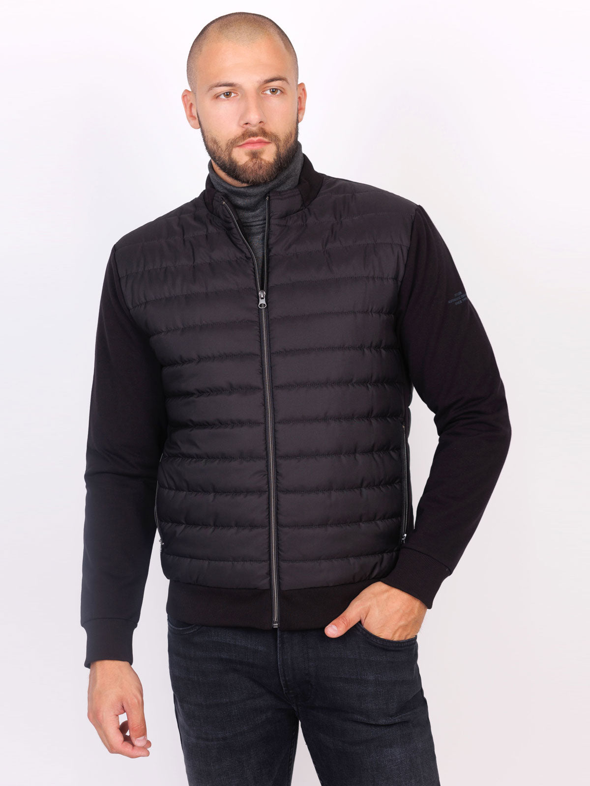 Черен капитониран суитшърт